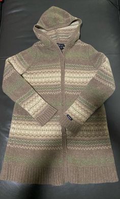 Y2K Vintage Abercrombie & Fitch Women's Knit Wool Cardigan Sweater Sz Large (But Fits Sz Medium or Small) * In great condition! * Size Large but fits size M or S (Vintage items tend to run smaller. Please compare measurements below to something in your closet to best determine fit) * Material: 100% Lambswool * Color: Multicolored Approximate Measurements: * Armpit to armpit-17” * Sleeves length-23” * Length-30” Thank you for looking!