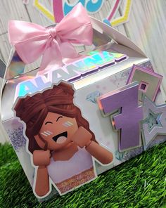 Perfect Roblox Girl Favor boxes for your guests❤ BoxDimension: Length: 3 1/2" Width: 6 1/2" Height: 6 1/4" . You can personalize the name and age on your favor box. . The front label of the box has some 3d parts. . Card stock color may change slightly due to availability, but I will try to get closer to the color of the theme. **Feel free to contact me with any special request  SPANISH SPOKEN:) >COPYRIGHT DISCLAIMER< In purchasing this item, you are paying for my time, labor and creativity only. Roblox Party Favors Ideas, Roblox Party Favors, Roblox Party, Roblox Birthday Party Ideas, Roblox Gifts, Barbie Box, Birthday Party Treats, Birthday Party Theme Decorations, 9th Birthday Parties