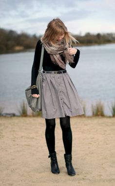 Muji Clothes, Classy Skirt Outfits, Fall Tights, Classy Skirts, Fall Skirt, Skirt Outfits Fall, Scarf Outfit, Outfit Chic