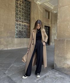 Sky Outfit, Eurotrip Outfits, Outfit Trench, Casual Chique Stijl, Ny Outfits, Chique Outfit, Skandinavian Fashion, Europe Outfits, Chique Outfits