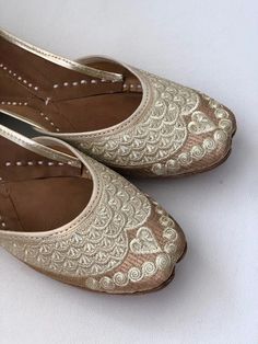 Gold Embroidered Party Shoes Gold Bridal Women Jutti Gold - Etsy Luxury Traditional Leather Shoes With Round Toe, Slip-on Flats With Zari Work For Reception, Festival Slip-on Party Flats, Festive Party Flats With Cutdana, Festive Navratri Flats With Zari Work, Festive Zari Work Flats For Reception, Zari Work Flats For Party And Festival, Festive Meenakari Round Toe Flats, Bollywood Style Party Flats With Cutdana