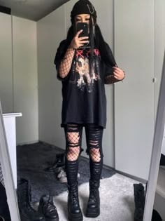 Pop Punk Aesthetic Outfit, Heavy Metal Concert Outfit, Goth Girl Outfits, Styl Grunge, Punk Style Outfits, Alt Style