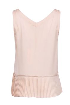 Get this fresh and feminine tank from Rebecca Taylor to add something special to your essential wardrobe! This soft and silky tank is perfect for layering during the fall or flaunting on it's own during the warmer seasons. Whenever you decide to rock this pleated hem tank, you will look and feel like a true fashionista! Size 2 100% Silk Unlined V-neckline Sleeveless Pleated bottom detail Bust 35" Waist 34" Shoulder to hem 23" French Girl Chic, Essential Wardrobe, Chic Shop, Buy Shoes Online, Eclectic Style, French Girl, Rebecca Taylor, Pink Silk, Dressed Down