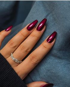 Burgundy Fall Nails 2024, Maroon Nails Almond Shape, Nails November 2023 Trends, Fall Nails 2024 November, Autom Nails 2024, 2024 Nails Fall, Nail Design Fall 2024, Moscow Mule Nails Chrome, Halloween Color Nail Ideas