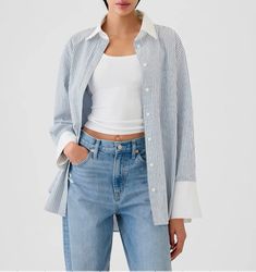 GAP Trendy Cotton Shirt With Roll-up Sleeves, Oversized Classic Cotton Blouse, Classic Oversized Cotton Blouse, Gap Summer Tops With Spread Collar, Gap Fall Oversized Tops, Oversized Summer Shirt With Cuffed Sleeves, Gap Oversized Tops For Fall, Classic Gap Tops For Spring, Oversized Gap Tops For Fall