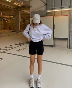 Outfits Leggins, Biker Shorts Outfit, Causual Outfits, Hoodie Outfit, Sporty Outfits, Basic Outfits, Casual Style Outfits, Teen Fashion Outfits, Biker Shorts