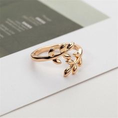 Adjustable Olive Tree Branch Leaves Ring The Olive Branch Is An Eternal And Iconic Symbol Of Peace And Positivity. Channel Some Of That Peace And Positivity In Your Daily Life With One Of These Olive Branch Rings! They're Dainty, Elegant, And Classic. Colors: Gold Materials: Alloy Mid Rings, Branch Leaves, Pearl Wedding Ring, Rings Adjustable, Finger Jewelry, Ringe Gold, Trendy Ring, Wedding Party Jewelry, Geometric Ring