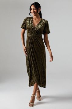 Debut London By Coast Puff Sleeve Wrap Skirt Devore Midi Dress Plain Maxi Dress, Velvet Maxi Dress, Elegant Maxi Dress, Chevron Dress, Puff Sleeve Dresses, Yellow Fashion, Look Chic, Green Fashion, Velvet Dress