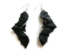 Scary earrings with black bats from our workshop. A funny accessory for the next Halloween party, costume party or vampire fans. More bat earrings, chains, charms, cell phone pendants and cufflinks available in our shop!     Material motive: plastic Hooks and eyes: metal, silver-plated Motive size (longest side): 10cm Content: 1 pair of earrings Bats Halloween, Fruit Bat, Bat Earrings, Black Bat, Funny Accessories, Halloween Bats, Earrings Black, Costume Party, Halloween Party