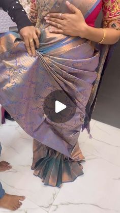 Blouse On Designer Saree, Draping A Saree, Koli Saree Style, Heavy Saree Draping Styles Modern, Elegant Saree For Wedding, Elegant Saree Look For Wedding, Fancy Saree Look, Saree Draping Styles Wedding, How To Drape A Saree