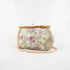 Natural bamboo make from mountains of Japan, paired with pretty floral prints and cream leather, pink chain strap gives a little elegance. Zip pocket*1, pocket*1 Size: 20cm x 17cm x 9cm Strap Length 110cm Spring Clutch With Chain Strap For Everyday Use, Formal Beige Shoulder Bag With Bamboo Handle, Vintage Formal Shoulder Bag For Spring, Spring Clutch With Chain Strap, Elegant Spring Clutch For Daily Use, Spring Beige Clutch For Formal Occasions, Floral Print Formal Bags For Spring, Formal Floral Print Bags For Spring, Formal Floral Print Bag For Spring