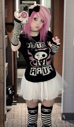 Cute Emo Outfits Pastel Goth, Cute Scene Outfits, Emo Bimbocore Outfits, Pink Scene Outfits, Pink Emo Aesthetic, Scene Aesthetic Outfits, Pastel Goth Outfits Aesthetic, Scene Queen Aesthetic, Pink Scenecore