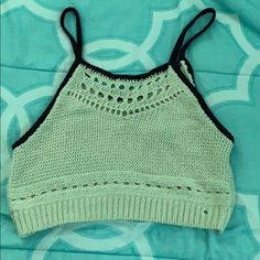 Size Medium New With Tags Never Worn Casual Open Knit Crop Top For Beach, Casual Knitted Crop Top For Vacation, Casual Crochet Lace Top For Spring, Casual Crochet Lace Top For Day Out, Casual Cotton Crop Top With Crochet Lace, Casual Crochet Tops For Day Out, Casual Open Knit Crop Top, Casual Cropped Crochet Lace Tops, Casual Cropped Crochet Top