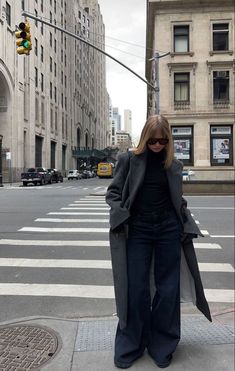 Fall Outfit Inspiration 2023, Formal Outfit Aesthetic, Long Coat Outfit Casual, Coat Outfit Aesthetic, Coat Aesthetic, Long Coat Outfit, Outfit Chic