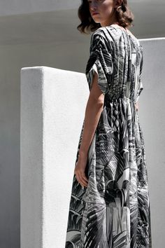 Boat Neck Midi Dress, Modest Fashion Hijab, Balloon Sleeve Dress, Panel Dress, Runway Trends, Print Trends, Fashion Show Collection, Fashion Stylist, Colorful Fashion