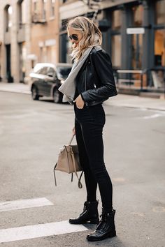 Black Combat Boots Outfit, How To Style Combat Boots, Biker Boots Outfit, Chanel Combat Boots, Style Combat Boots, Combat Boot Outfits, Combat Boot Outfit, Winter Mode Outfits, Combat Boots Style