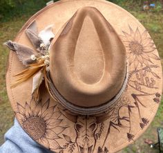 Up your western wear with this custom burned hat. It won't be like anyone else's! Hand burned on a nice felt hat. Perfect for rodeos, summer outfits, and everyday wear. Burn Design On Hat, Custom Burned Felt Hats, Felt Cowboy Hats, Hand Burn, Rodeo Queen, Western Hats