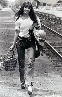 Jane Birkinジェーンバーキンのかごバッグ。の画像 Celebrity Style Icons