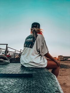 Western Clean Girl Aesthetic, Ranch Outfits For Women, Punchy Aesthetic, Trucker Hat Outfit, Cowboy Aesthetic