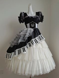 Clown Dress Aesthetic, Lolíta Dresses, Seamstress Outfit, Wonderland Aesthetic Outfit, Piano Outfit, Piano Costume, Piano Clothes, Piano Dress, How To Make Dress