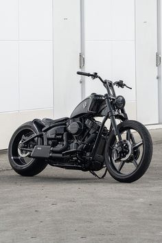 a black motorcycle parked in front of a building