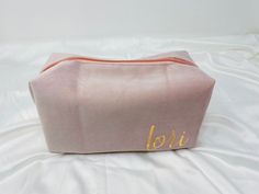 Velvet Personalized Makeup Bag Toiletry Bag Bridesmaid - Etsy Personalized Cosmetic Bags, Personalized Makeup Bags, Vanity Bag, Everyday Bag, Bridesmaid Proposal, Toiletry Bag, Cosmetic Bag, Makeup Bag, Light Pink