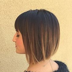 Short bob with bangs Straight Bob Haircut, Kort Bob, Short Straight Hair, Short Bob Haircuts, Haircut And Color, Penteado Cabelo Curto, Haircuts For Fine Hair