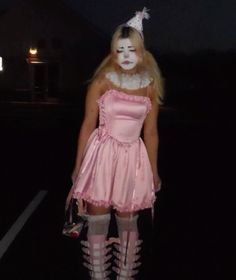 Halloween Costumes Ideas Clown, Clown Outfits Halloween, Doll Clown Halloween Costume, Halloween Costume Ideas Clown, Cute Spooky Halloween Costume, Old School Clown Costume, Clown Outfit Inspiration, Pink Clown Costume Halloween, Carnevil Halloween Costumes