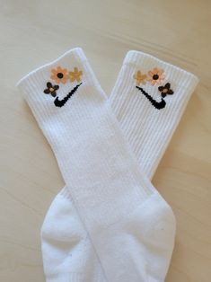 Floral Embroidery Flower Socks Custom Crew Socks for Women Trendy Sock Embroidery - Etsy Flower Nike Socks, Preppy Nike Socks, Nike Sock Embroidery Ideas, Embroidery Nike Socks, Embroidered Nike Socks, Embroidery Nike Logo Flowers, Cute Nike Socks, Nike Socks Aesthetic, Things To Buy For Christmas