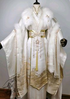 Fantasy Royal Clothing, Traditional Chinese Clothing Male, Chinese Hanfu Male, Hilarious Dogs, Ancient Dress, Best Winter Outfits, Royal Clothing, Fantasy Dresses, Dress Design Sketches