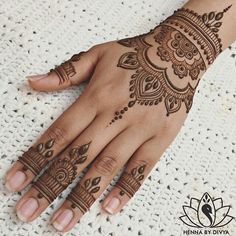 henna tattoo on the hand is very attractive and unique, it's easy to do