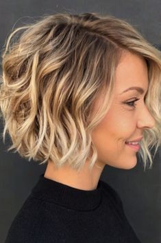 Short Beachy Waves Hair, Curly Hair Bobs Naturally, Beachy Waves Short Hair, Short Haircuts For Wavy Hair, Waves For Short Hair, Wavy Hair Styles, Beach Waves For Short Hair, Wave Hairstyle, Short Wavy Haircuts