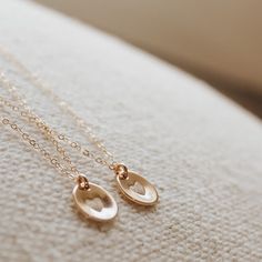 Show your sisterly love with our Sisters Necklace Set, featuring two delicate hand-stamped heart charms on adjustable chains. Available in either gold-filled or sterling silver, this set is perfect for siblings who want to share a symbol of their bond. Each charm measures 3/8 inches and is lovingly crafted with a unique heart stamp, representing the special connection between sisters. The chains can be adjusted from 16 to 18 inches, ensuring a perfect fit for both of you. For those who want a li Sister Necklace Set, Sisters Necklace, Mother Daughter Necklaces Set, Sisterly Love, Cute Sister, Mother Daughter Necklace, Sister Necklace, Necklace Extender, Heart Stamp