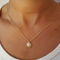 This beautiful 14k solid gold necklace with floating pearl pendants is perfect for women who love classic style. With an elegant look, this necklace is ideal for every day and also for an evening look. For matching earrings: https://etsy.me/2RKEOCW ◈ DETAILS ✧Pendant Weight: 1g ✧Pendan Average Diameter: 8.7mm / 0.34'' ✧Pearl Diameter: 4.5mm / 0.17'' ✧Necklace Weight: 1.5-2g ◈ MATERIAL ✧14K Solid Gold ✧Baroque Natural Pearl ◈ ALSO AVAILABLE IN 14K Yellow, Rose, or White Gold ◈ SHIPPING is insured Elegant Round Charm Necklace For Everyday, Elegant Everyday Round Charm Necklaces, Classic Charm Necklace With Round Pearl Pendant, Classic Charm Necklace With Pearl Pendant, Elegant Charm Necklace With Pearl Pendant For Anniversary, Elegant Gold Charm Necklace With Pearl Pendant, Elegant Gold Plated Birthstone Charm Necklaces, Elegant Gold Plated Birthstone Charm Necklace, Delicate Gold Pearl Necklace With Round Pendant