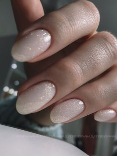 Маникюр | Педикюр | Гель покрытие Neutral Sparkle Nails, Sparkling Nails, Pretty Manicures, Gelish Nails, Sparkle Nails, Winter Nail Art, Minimalist Nails, Nail Paint