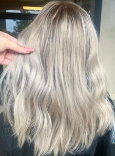 Platinum White Hair with Semi Permanent Gloss on Roots Colors For Gray Hair, Platinum White Hair, Blend Gray Hair, White Blonde Hair Color, Natural White Hair, Hair Color Placement, Cool Blonde Hair Colour, Blonde Hair With Roots, The Right Hairstyles