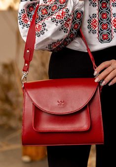 Ukrainian Style, Leather Crossbody Bags, Medium Bag, Chic Leather, Crossbody Bags For Women, Women Bag, Medium Bags, Gift For Yourself, Easy Wear