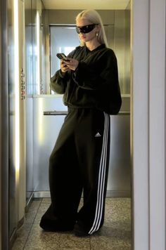 Japanese Style Inspiration, Baggy Black Outfit, Assasin Outfits Women, All Black Outfit Aesthetic, Winter Outfits Y2k, Adidas Dress, Look Adidas