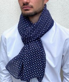 Chic scarf for men, easy to wear. Ideal for pairing with both dressy outfits and a more casual wardrobe. A very chic, timeless masculine accessory Micro pattern 100% Cotton One size - 100x180 cm hems on the ends Washable at 30 degrees - Gentle iron on reverse side Elegant Cotton Neckwear, Classic Business Scarves With Ties, Classic Business Scarves, Classic Silk Scarf For Winter Formal, Classic Winter Silk Scarf For Formal Occasions, Classic Formal Silk Scarf For Winter, Classic Silk Scarf With Ties, Mens Cotton Scarf, Man Scarf