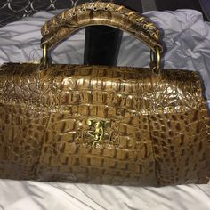 Top Handle Handbag Made From Leather (Could Be Crocodile). Measures Approximately: Height - 10” Width - 16.5” Depth- 2.5” Hardware Lock Seems To Be Brass Looking Stylish Leather Bags, Closet Shoes, Fendi Handbag, Gold Digger, 2024 Outfits, Leather Handbags Women, Luxury Purses, Top Handle Handbags, Handbags Women