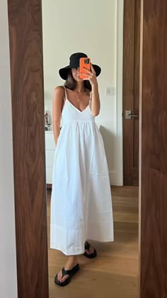 Summer Linen Aesthetic, Summer Outfits White Dress, Edgy Coastal Grandma, Vacation Outfits Minimalist, Swedish Summer Fashion, Lake Como Style Women, Coastal Grandma Dress, Minimalist Summer Outfits Women, Minimalist Summer Dress