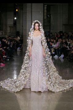 Georges Hobeika's Couture Spring-Summer 2017 Collection | WedLuxe Magazine | #wedding #luxury #weddinginspiration #luxurywedding #fashion #couture #fashionweek 파티 드레스, Fantasy Dress, Couture Gowns, Glam Dresses