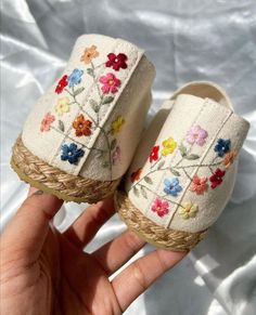 Fancy Sandals, Beach Pictures Friends, Handmade Embroidery, Footwear Design Women, Bridal Shoes, Beach Pictures, Designer Shoes, Fashion Outfits