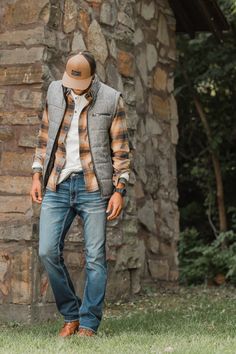 Men’s Outfit With Vest, Workers Outfit Men, Flannel Outfits Men Country, Mens Fashion Country Casual, Country Chic Mens Attire, Men’s Casual Wardrobe, Guys Vest Outfit, Cowboy Flannel Outfits Men, Country Casual Outfits Men