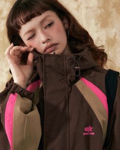 A nylon jacket that matches this season's trendy sports mix.

The lightweight and smooth fabric feels extremely comfortable.

It has a sporty look that makes it look like this year.

◾️Model
Height/Weight: 160cm/42kg
Try-on size: L




Size (cm)
Length
Shoulder
Chest
袖丈


S
70
62.5
136
56


M
72
64
140
57


L
74
65.5
144
58


XL
76
67
148
59 Nylon Long Sleeve Windbreaker For Hiking, Long Sleeve Nylon Windbreaker For Hiking, Nylon Athleisure Hooded Jacket For Outdoor, Sporty Streetwear Parka For Fall, Sporty Fall Streetwear Parka, Windproof Nylon Track Jacket For Hiking, Casual Brown Nylon Outerwear, Nylon Windproof Long Sleeve Windbreaker, Nylon Windproof Windbreaker With Long Sleeves