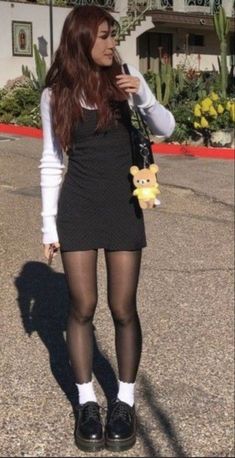 Black Stockings Outfit, Hairstyles For Everyday, Shirt Under Dress, Formal Skirts, Dress And Stockings, Styling Skirts, Stockings Outfit, Looks Party, White Socks