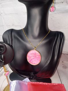 Handmade custom designed Chain Necklace with Earring Set| Round Shaped Pendant & Bezels| Pink, Red and some Purple Design| Gold Earrings and Necklace| 18" Painted Resin, Purple Design, Rose Rouge, Earrings Unique, Resin Pendant, Trendy Gift, Gold Chain Necklace, Round Earrings, Unique Earrings