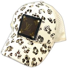 B - Leopard Cream Holographic Trucker with Cream back Black/Gold - Patches Of Upcycling Casual Fitted Baseball Cap With Curved Bill, Trendy Adjustable Visor Snapback Hat, Trendy Adjustable Cap, Fitted Casual Snapback Hat, Trendy Adjustable Fit Cap, Trendy Fitted Trucker Hat With Curved Brim, Fitted Casual Visor Hat, Trendy Adjustable Curved Bill Fitted Hat, Trendy Fitted Baseball Cap With Curved Brim