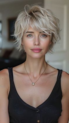 Get inspired with these 23 short hairstyles for women over 40. These trendy pixie cuts and short bobs will make you look and feel fabulous. Click the link to explore these amazing cuts and save your favorites for later! Short Cuts For Wavy Hair, Short Wavy Hairstyles For Women, Growing Hair, Shaggy Short Hair, Choppy Bob Hairstyles, Messy Short Hair, Edgy Short Hair, Short Choppy Hair, Hair Affair