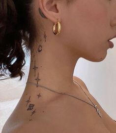 Small Neck Tattoos, Earthy Tattoos, 16 Tattoo, Pretty Hand Tattoos, Neck Tattoos Women, Back Of Neck Tattoo, Tattoos For Black Skin, Discreet Tattoos, Next Tattoo